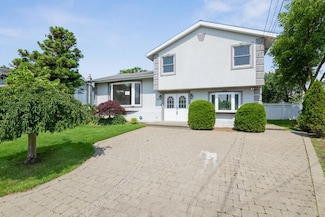 18 Oxford Rd, East Rockaway, NY 11518