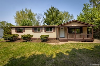 420 6th St, Marysville, MI 48040