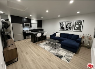 9504 Gothic Ave, North Hills, CA 91343