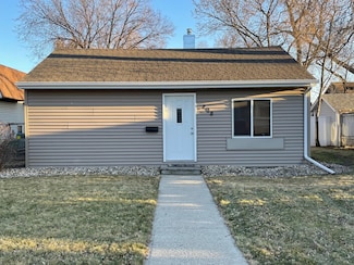 208 6th Ave NE, Aberdeen, SD 57401