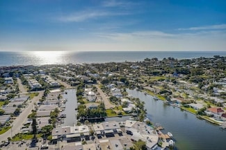 28 Seaside Ct, Holmes Beach, FL 34217