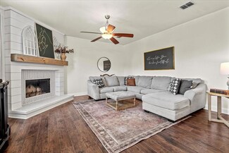 1017 Pullman Dr, Saginaw, TX 76131