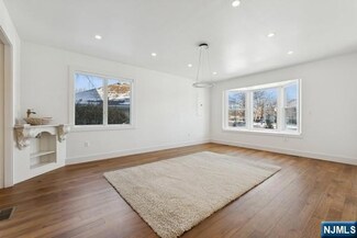 99 Greenwich Dr, Bergenfield, NJ 07621