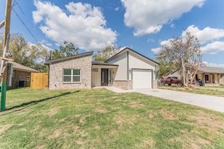 212 Beckham St W, Sulphur Springs, TX 75482