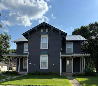307 N 1st St, Elkader, IA 52043