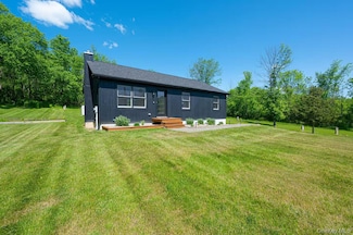 18 Burnt Meadow Rd, Gardiner, NY 12525