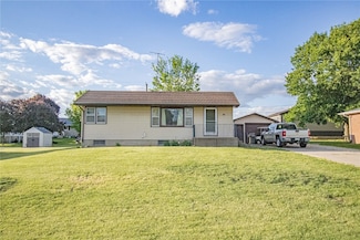 511 E Webster St, Wyoming, IA 52362