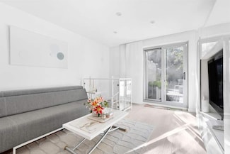236 N 7th St Unit 1-R, Brooklyn, NY 11211