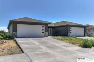 17094 Nicholas St, Omaha, NE 68118