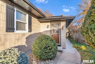 137 N Douglas Ave, Springfield, IL 62702