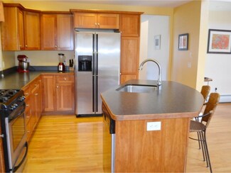 10 Elcy Ln, Charlotte, VT 05445