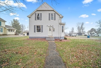 297 S Sycamore St, El Paso, IL 61738