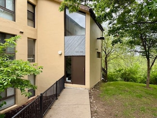 2034 Swallow Hill Rd Unit 329, Pittsburgh, PA 15220