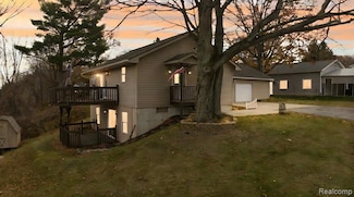 2457 S Townline Rd, Houghton Lake, MI 48629