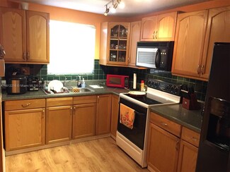 4202 W 10th Ln Unit 59, Hialeah, FL 33012