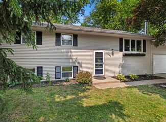 1407 Centennial Dr, Champaign, IL 61821