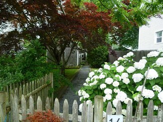 14 Caswell Ave, Newport, RI 02840