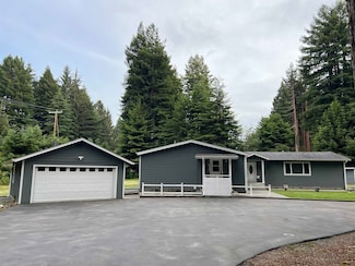94 Bachelor Rd, Crescent City, CA 95531