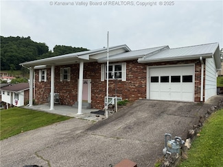 40 Hickory Ln, Madison, WV 25130