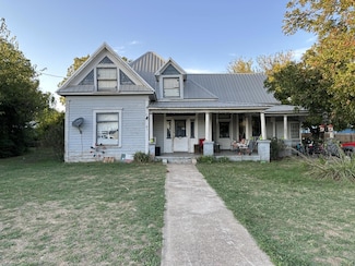 225 E Archer St, Jacksboro, TX 76458