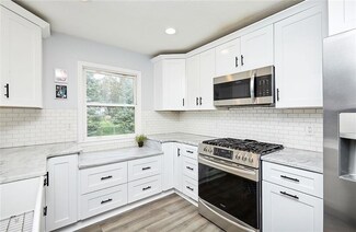 8275 NE 56th St, Bondurant, IA 50035