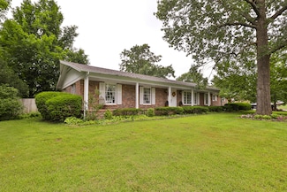 610 W Summit St, Bolivar, MO 65613