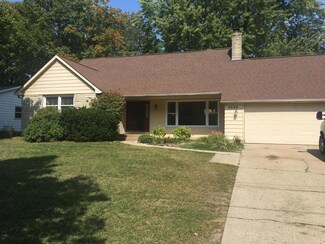 3648 Barrington Dr, Kalamazoo, MI 49006