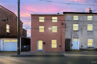 4664 Canton St, Philadelphia, PA 19127