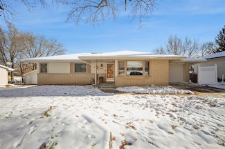 2061 NW 80th Ct, Clive, IA 50325