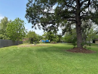 2509 Barbers Hill Rd, Highlands, TX 77562
