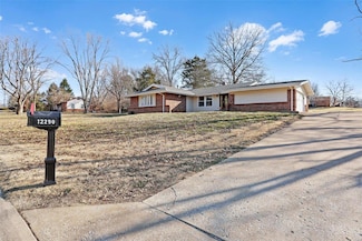 12290 Centerbrook Dr, Florissant, MO 63033