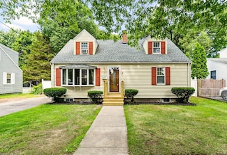 15 Arnold Rd, Peabody, MA 01960