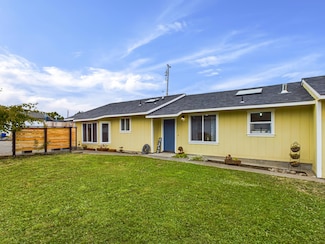 4865 Daisy Ln, Eureka, CA 95503