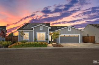 9406 Parkwood Manor Dr, Shafter, CA 93263