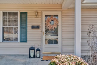 3374 Village Ct NE, Roanoke, VA 24012