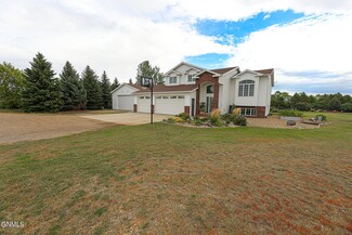 213 Parkridge Ln, Bismarck, ND 58503