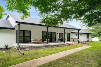 1015 Jump Off Rd, Bon Aqua, TN 37025