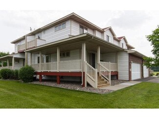 8600 Tessman Cir N, Brooklyn Park, MN 55445