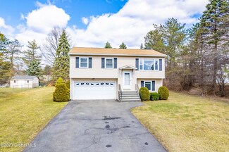 39 Michaelangelo St, Latham, NY 12110