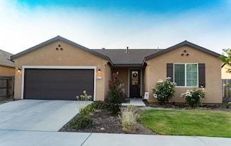 2467 Lake St, Kingsburg, CA 93631