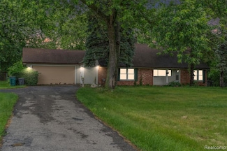 750 W Square Lake Rd, Troy, MI 48098