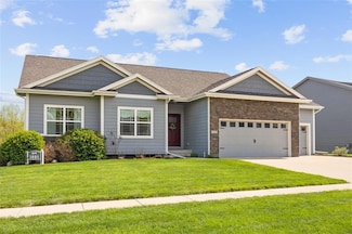 1005 Shelby Dr, Adel, IA 50003