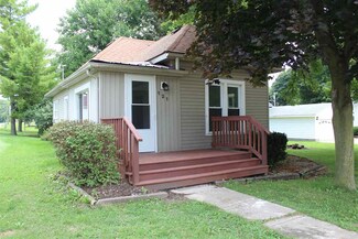 121 S Pearl St, Etna Green, IN 46524