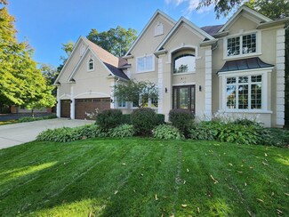 811 Edgewood Ct, Sugar Grove, IL 60554