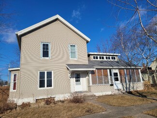 330 3rd St W, Wabasha, MN 55981