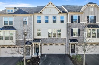 884 Beacon Ln, Pittsburgh, PA 15237