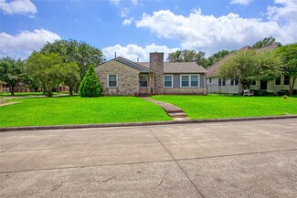 6454 Pinehurst Dr, Houston, TX 77023
