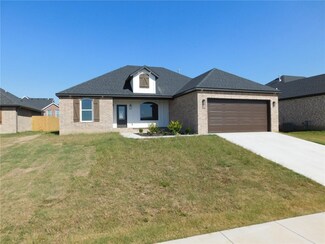 912 Sugar Loaf St, Prairie Grove, AR 72753