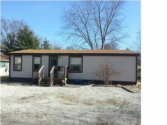 105 S Oak St, Loogootee, IN 47553