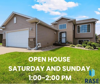 5601 W Oakcrest Dr, Sioux Falls, SD 57107